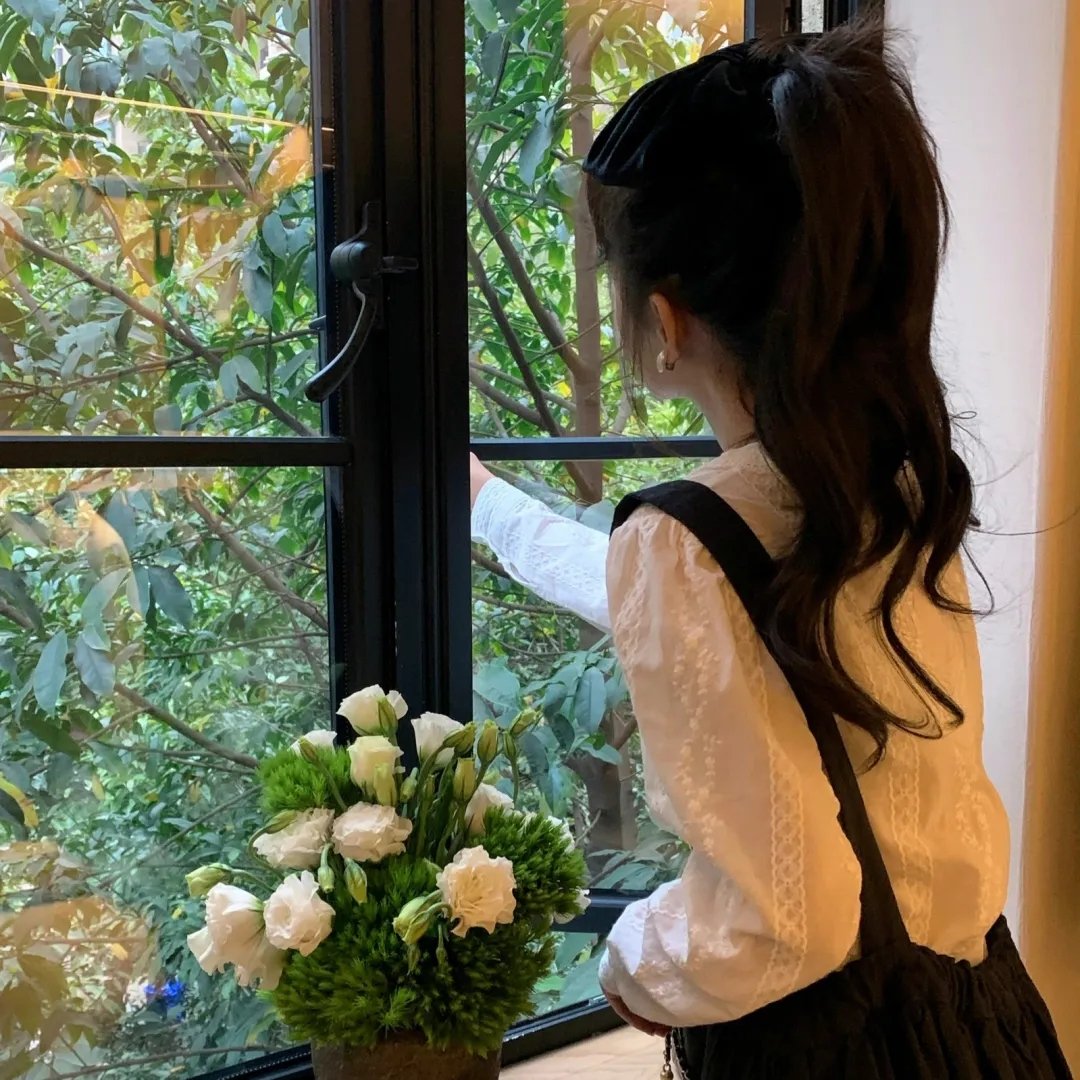 驼背人与舞女